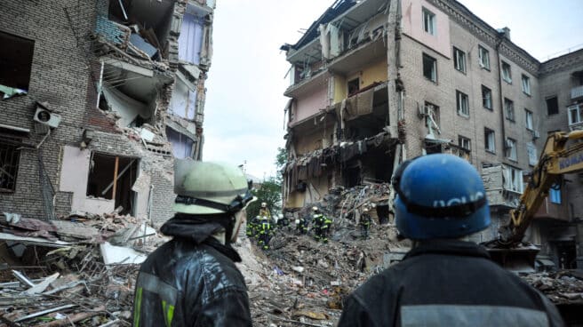 Edificio residencial destruido tras los ataques rusos contra Zaporiyia.