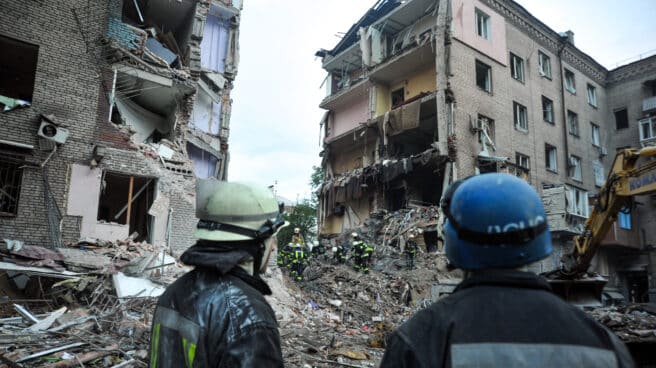 Edificio residencial destruido tras los ataques rusos contra Zaporiyia. Edificio residencial destruido tras los ataques rusos contra Zaporiyia.