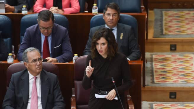 La presidenta de la Comunidad de Madrid, Isabel Díaz Ayuso, interviene en la sesión plenaria en la Asamblea de Madrid