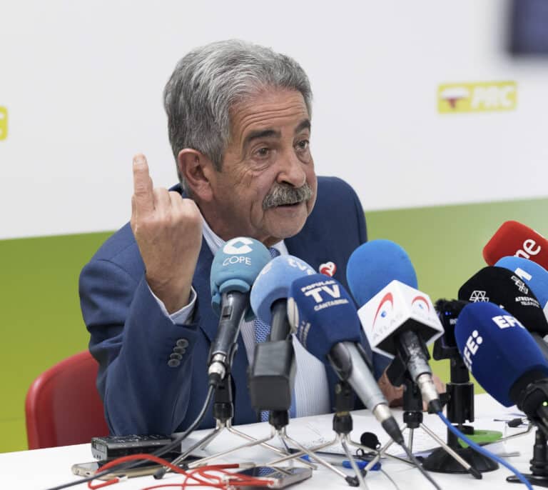 Revilla avisa a los de la "matraca" del referéndum que "hay un hotel que se llama Soto del Real"