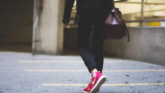 caminar-salud Los beneficios de caminar dos minutos después de comer, según la ciencia