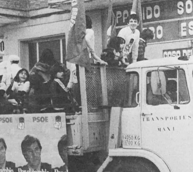 De la 'Operación Marte' al mitin de la Ciudad Universitaria: viaje a la campaña que llevó a Felipe González a La Moncloa