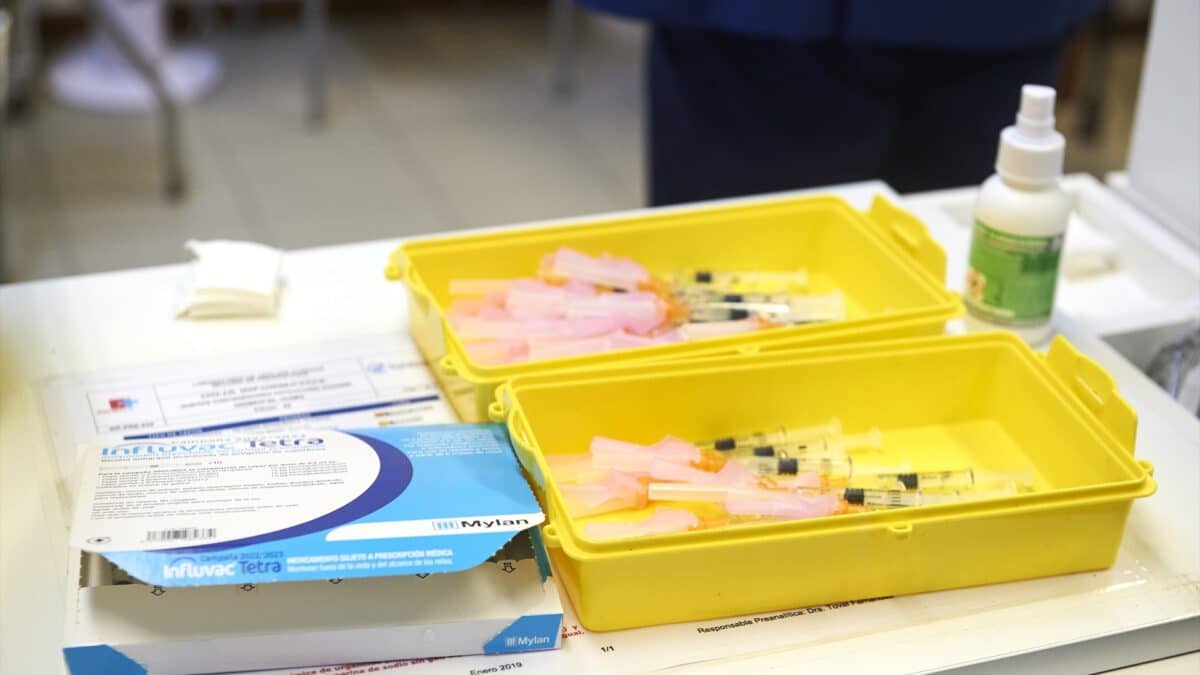 Un conjunto de vacunas de la gripe preparadas para ser administradas en la campaña que empieza este 17 de octubre en varios lugares de España.