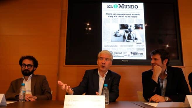 Casimiro García-Abadillo, director de El Independiente, junto a Joaquín Manso, director de El Mundo, y Pablo Herráiz, director del Máster El Mundo.