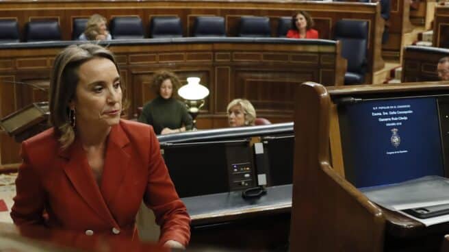 La portavoz parlamentaria y secretaria general del PP, Cuca Gamarra, interviene en el debate de enmiendas a la totalidad de los Presupuestos en el Congreso de los Diputados