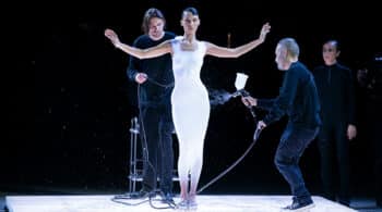 Bella Hadid, Coperni y el making off de un vestido que ya es historia de la moda