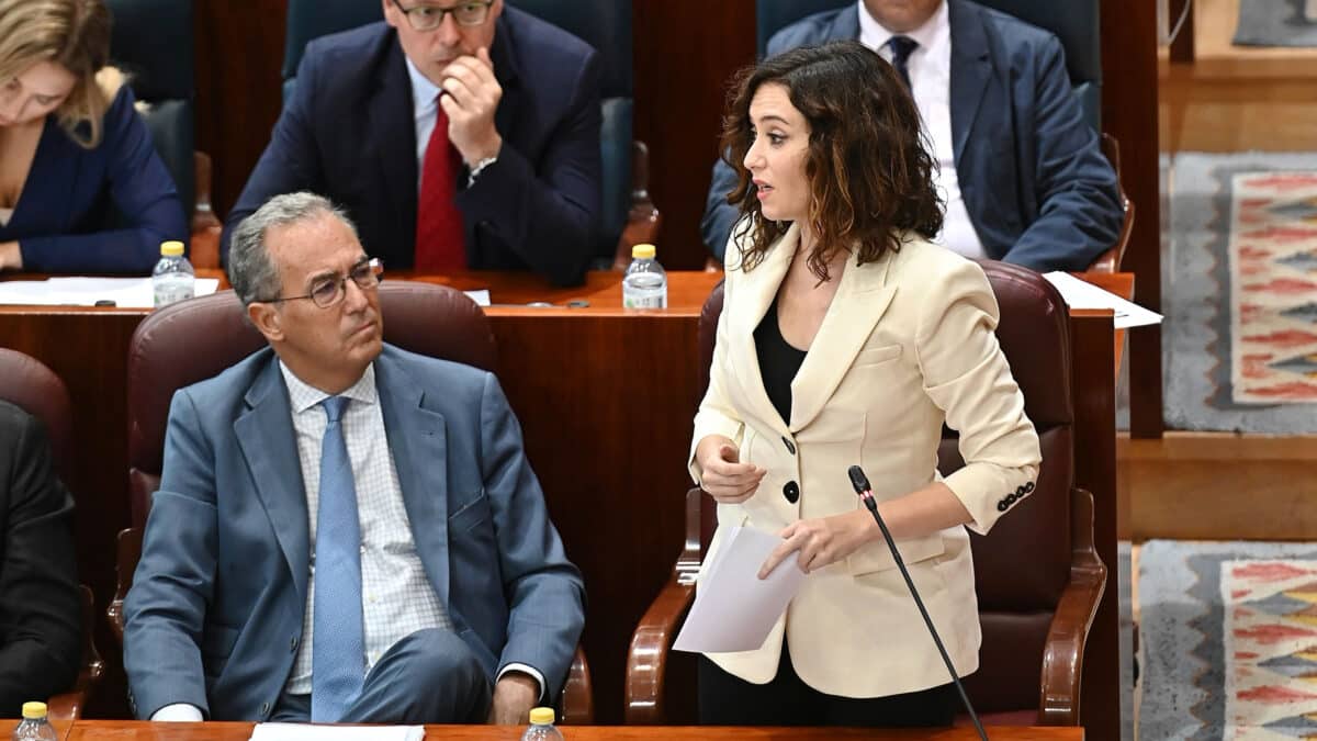 Ayuso acusa a Sánchez de "mentir sobre la Sanidad Pública" y vivir "de cada pancarta"