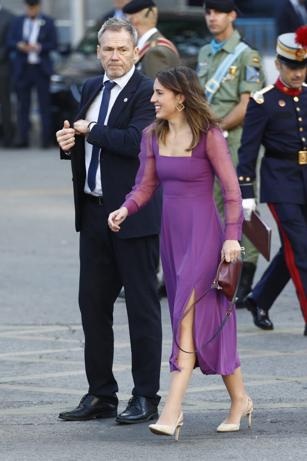 La ministra de Igualdad, Irene Montero, asiste al desfile del Día de la Fiesta Nacional, este miércoles, en Madrid.