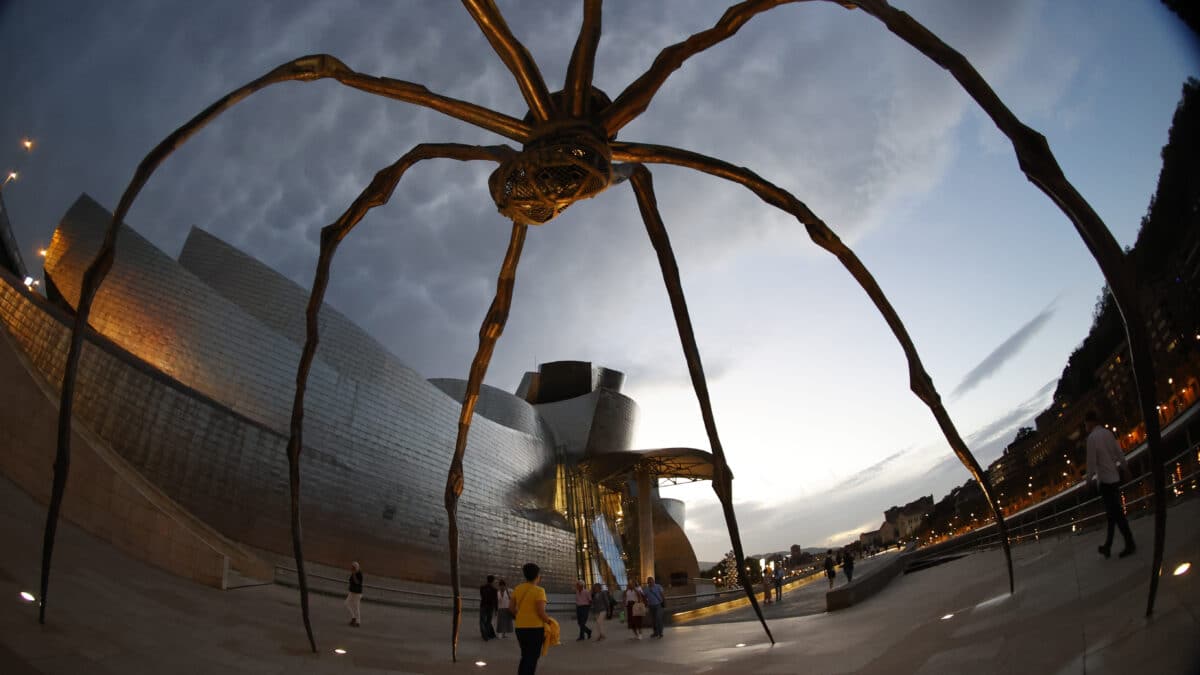 Guggenheim Bilbao, baño de 'plata' a 25 años de titanio
