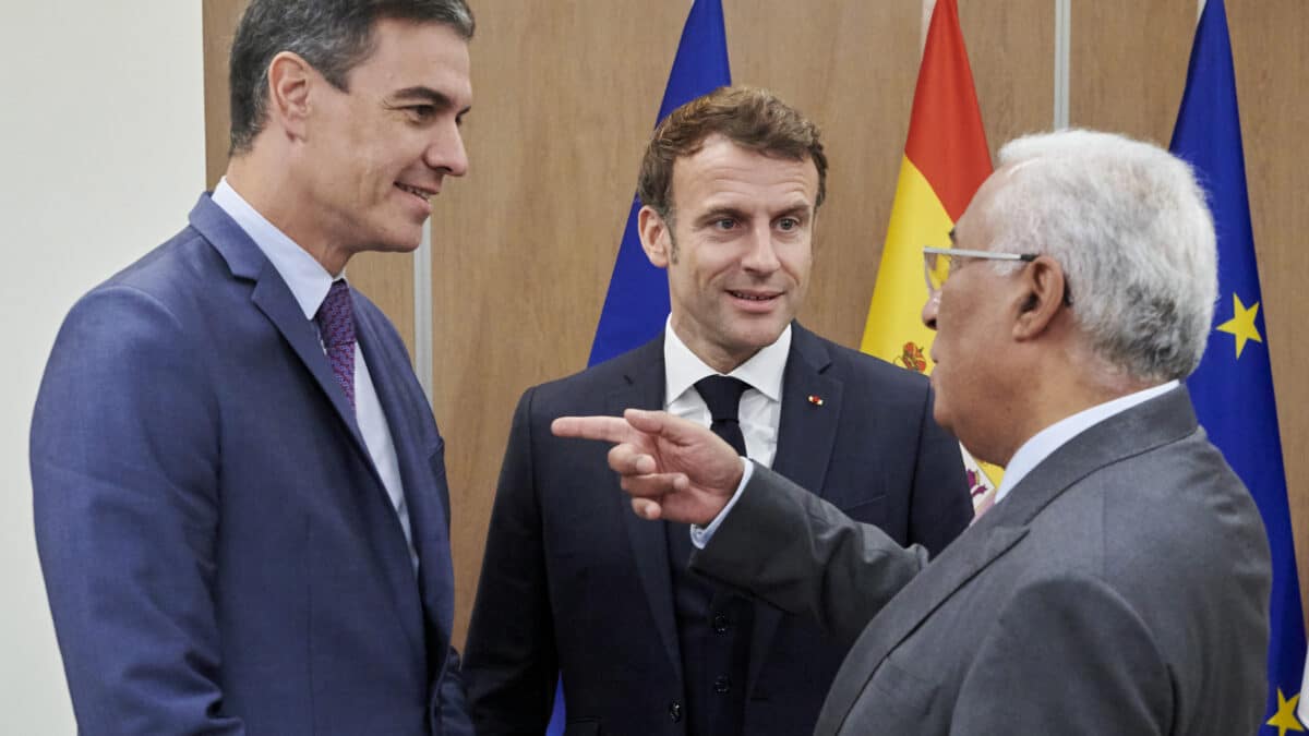 Sánchez, Macron y Costa, en Bruselas.