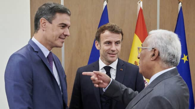 Sánchez, Macron y Costa, en Bruselas.