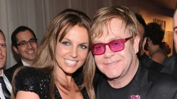 ¿Qué hace Elton John con Britney Spears? 