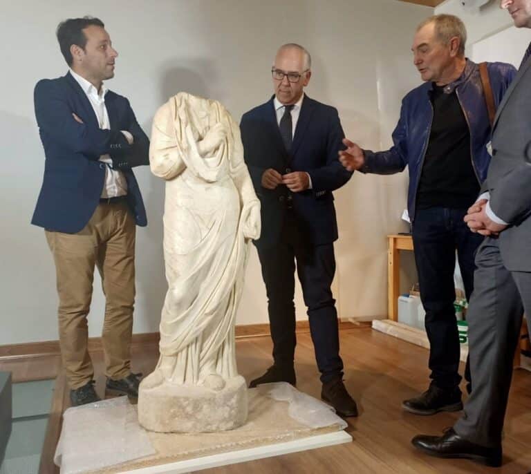 Descubren en Jaén una escultura romana de una mujer tallada en mármol del siglo I