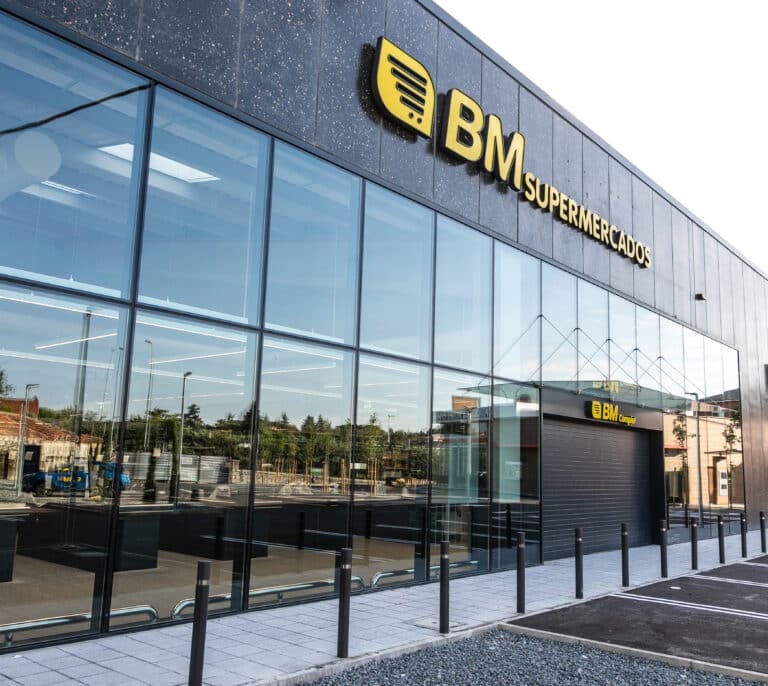 La cadena vasca BM compra los supermercados Hiber para consolidarse en Madrid