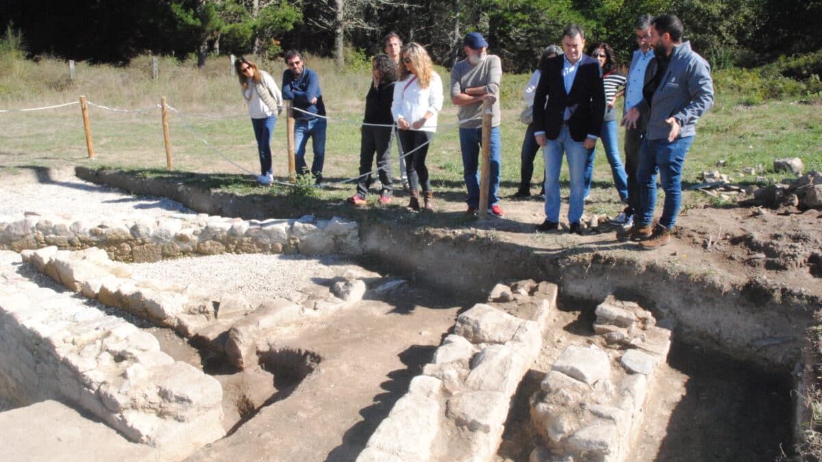 Visita del consejero Román Rodríguez al yacimiento