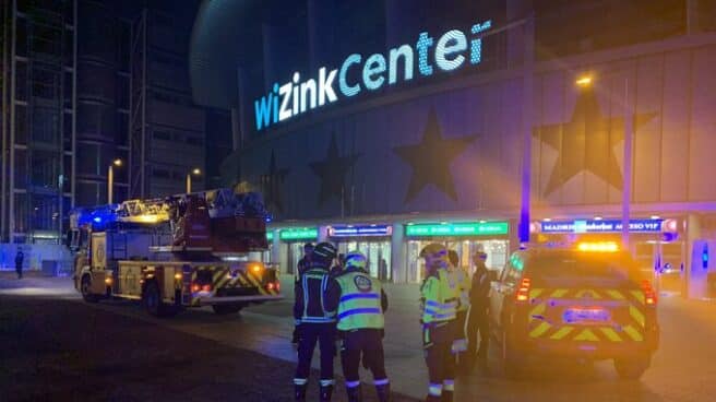 Los Bomberos actúan en el incendio del Oktoberfest de Madrid.