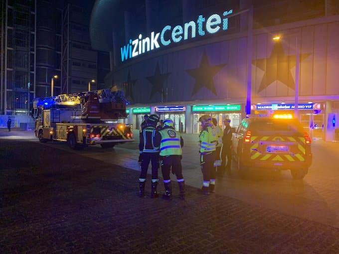 Los Bomberos actúan en el incendio del Oktoberfest de Madrid.