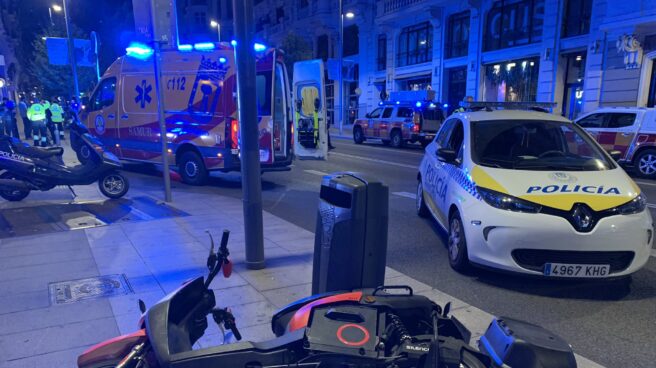 Motocicleta accidentada en la Gran Vía madrileña. Motocicleta accidentada en la Gran Vía madrileña.