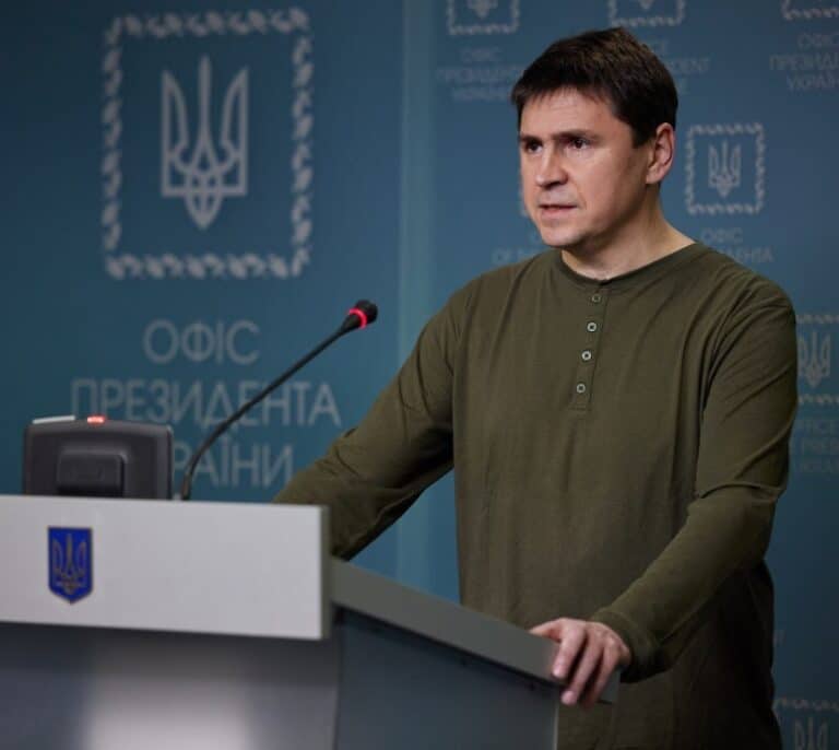 Ucrania responde a Elon Musk tras sugerir que debe rendirse y negociar: "Tesla es un buen coche, pero preferimos el HIMARS"