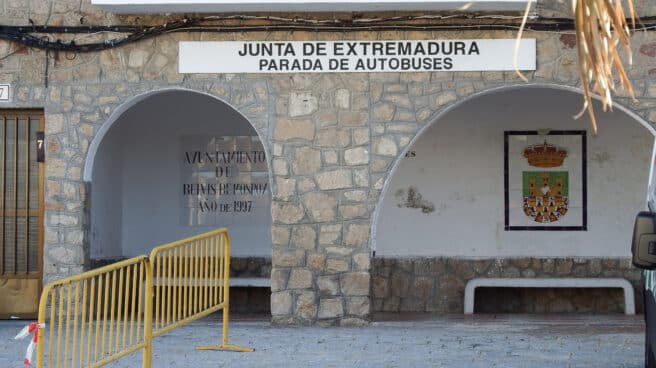 Parada de autobús en Belvís de Monroy (Cáceres).