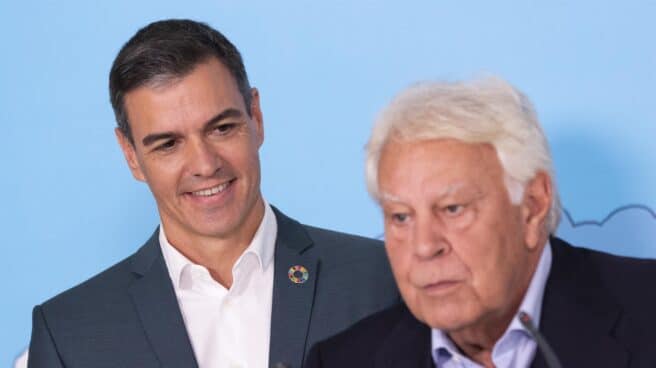 Pedro Sánchez y Felipe González, juntos en Ferraz en el 40 aniversario de la victoria electoral de 1982.