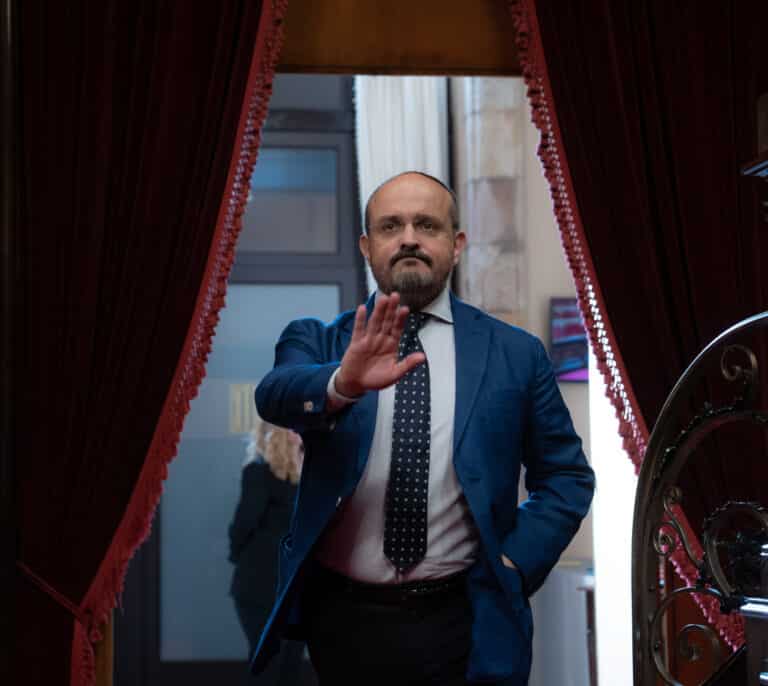 El PP insistirá con Alejandro Fernández en Cataluña pese a no tener la confianza de Feijóo