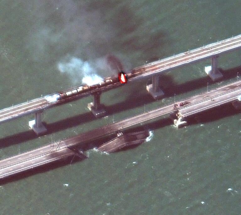 Putin dice que "ciudadanos rusos" ayudaron a Ucrania en el ataque contra el puente de Crimea