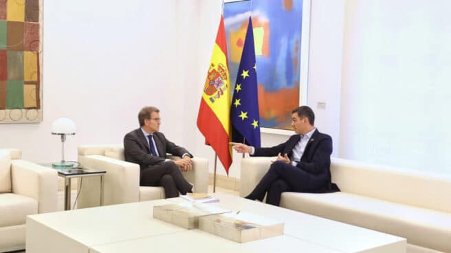 reunion-pedro-sanchez-alberto-nunez-feijoo El presidente del Partido Popular, Alberto Núñez Feijóo y el presidente del Gobierno, Pedro Sánchez.
