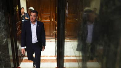 Tezanos pone a Sánchez siete puntos por encima de la media de las encuestas privadas