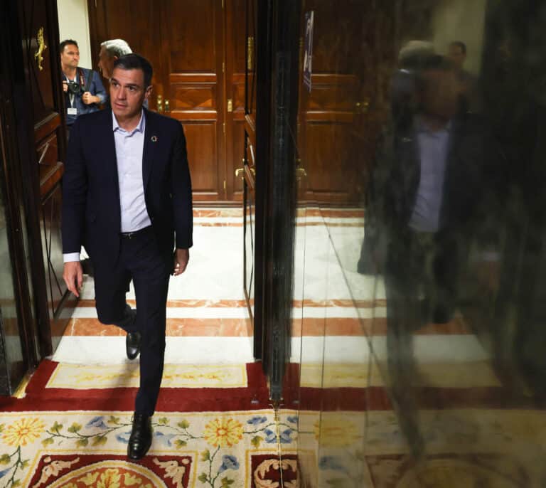 Tezanos pone a Sánchez siete puntos por encima de la media de las encuestas privadas