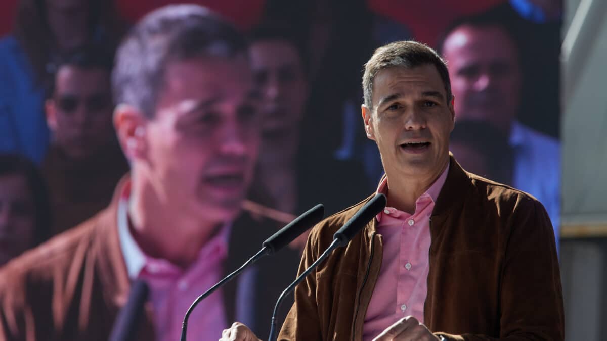 Pedro Sánchez interviene en un acto político de los socialistas, en el polideportivo Juan de la Cierva (Madrid)