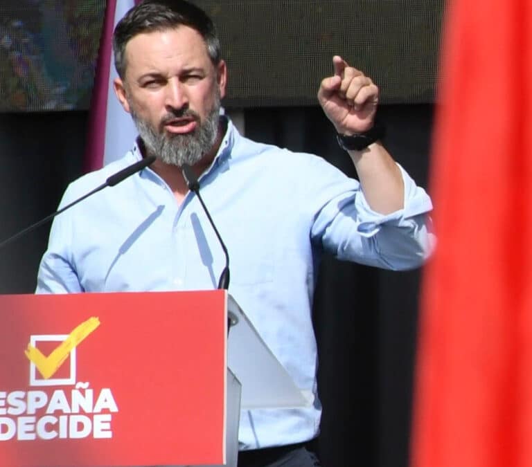 Abascal presenta su nuevo 'España decide' con ocho 'referéndums' sobre inmigración, clima o competencias