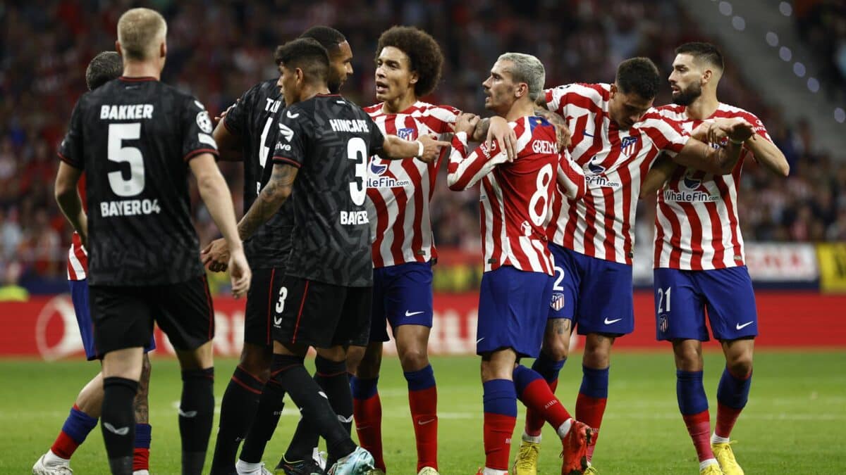 Tangana al final del Atlético de Madrid-Bayer Leverkusen.