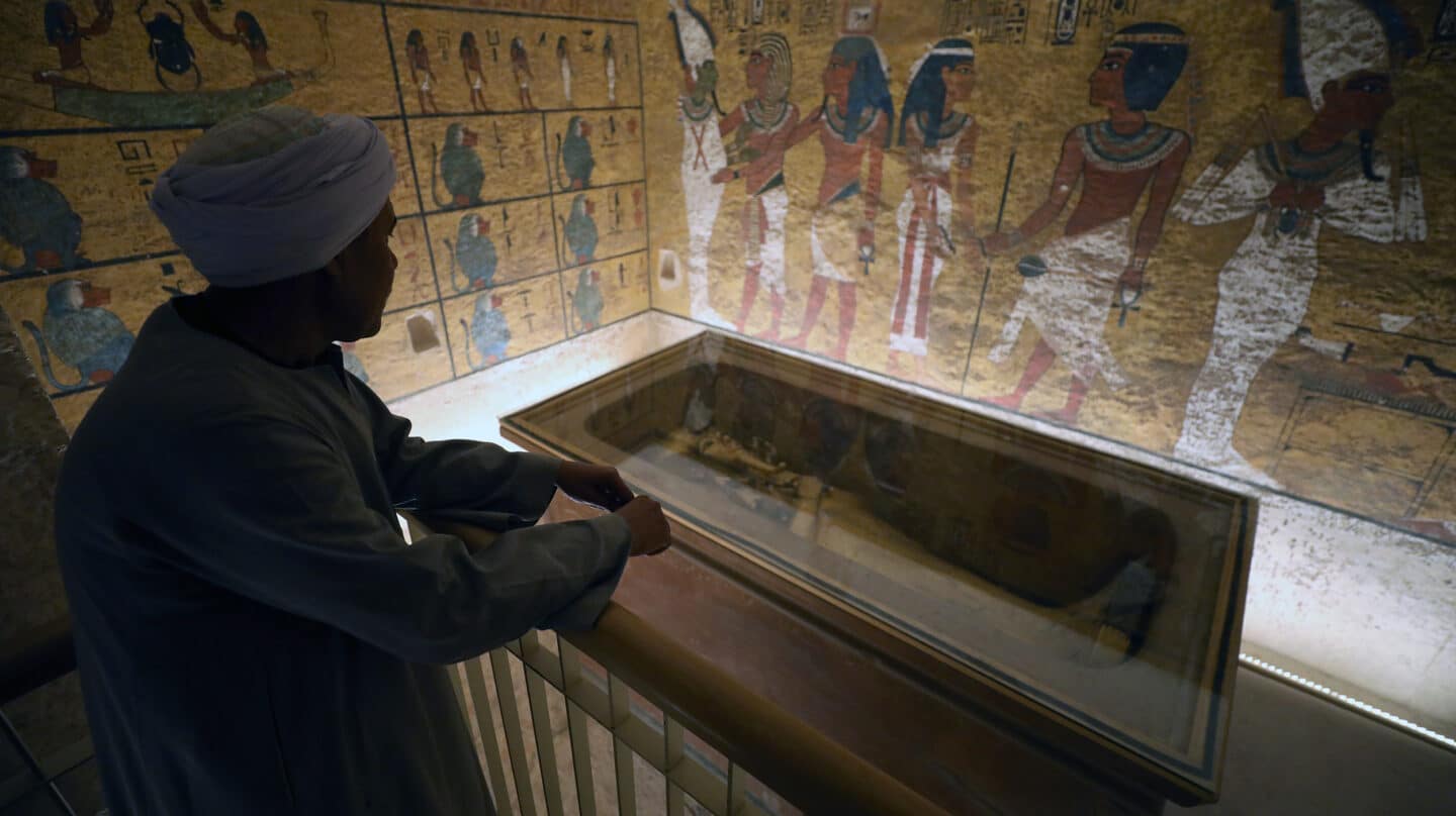 Tutankamón cumple cien años: achaques y futuro de la tumba más mediática