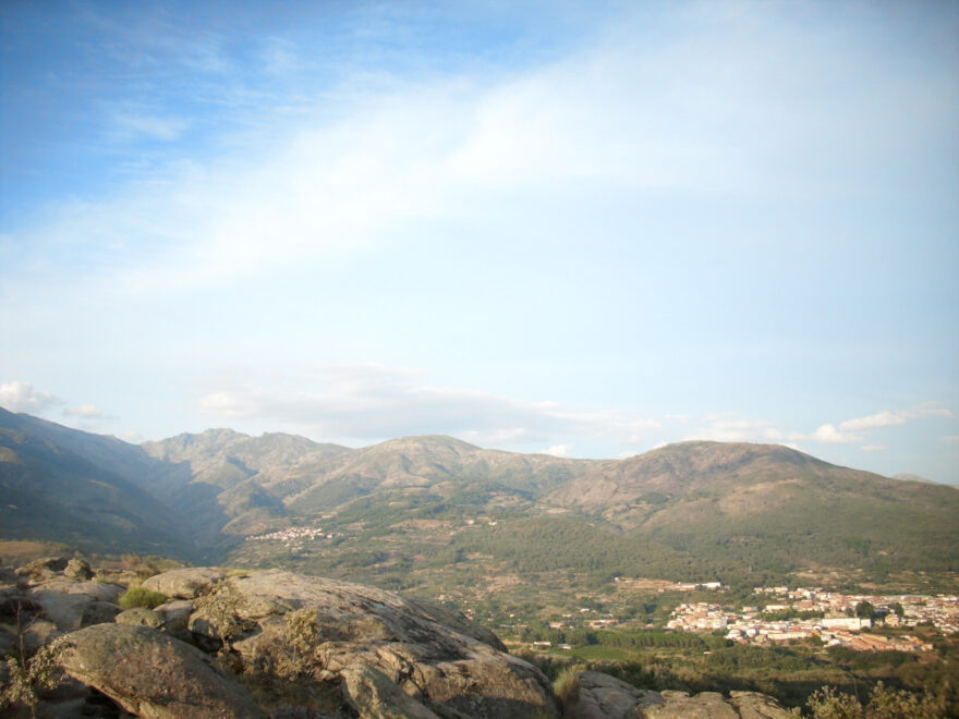 Vista panorámica de la Sierra de Gredos desde Aldeanueva de la Vera.