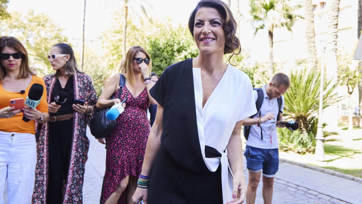 La exdiputada de Vox, Macarena Olona, llega al hotel Alfonso XIII de Sevilla para participar en un acto de Club Rotary, a 26 de septiembre de 2022