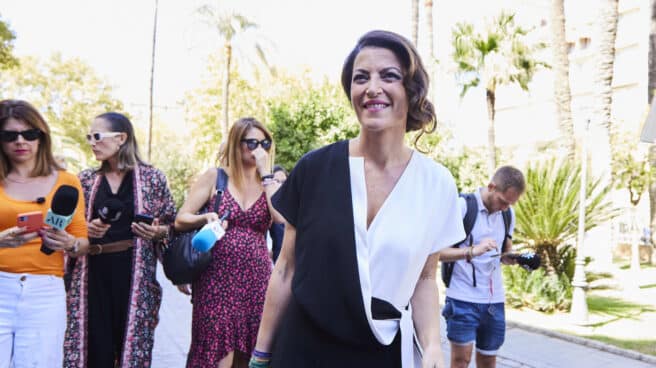Macarena Olona participa en un acto de Club Rotary La exdiputada de Vox, Macarena Olona, llega al hotel Alfonso XIII de Sevilla para participar en un acto de Club Rotary, a 26 de septiembre de 2022