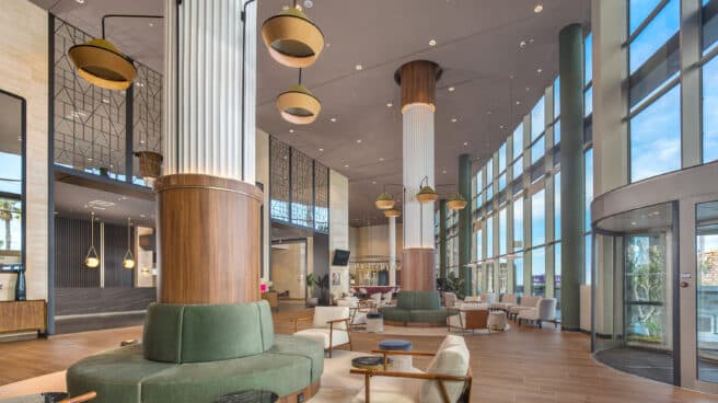 Hall del hotel Meliá Valencia.-Lobby Hall Hall del hotel Meliá Valencia.