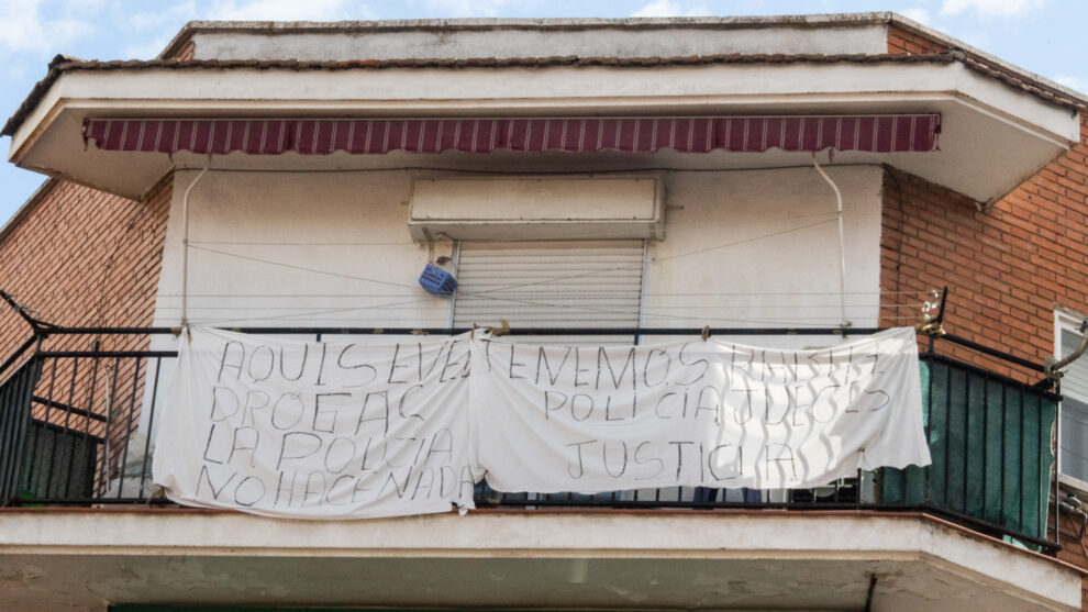 Los vecinos de Villaverde protestan por la venta de drogas en su barrio.