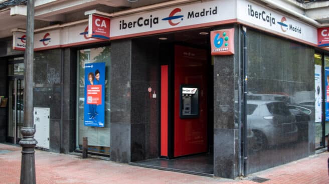 Sucursal de IberCaja. Sucursal de IberCaja.