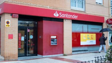 Los clientes mayores de Banco Santander son los que encuentran mayor dificultad para usar el cajero
