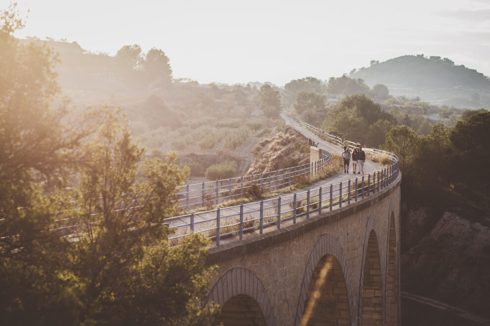 Diez planes para un otoño cálido en la Región de Murcia. Las Vías Verdes de la Región de Murcia reutilizan el antiguo trazado del ferrocarril para disfrutar de su paisaje y su naturaleza.