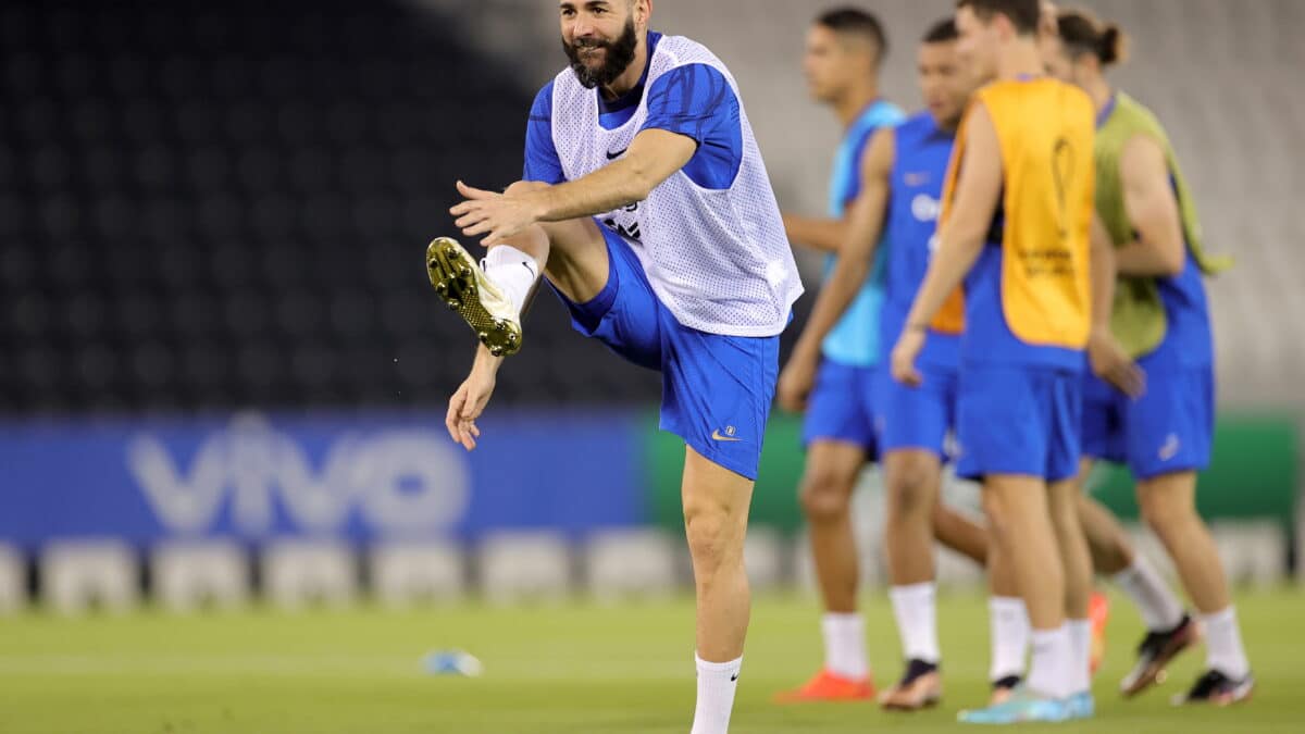 Karim Benzema se entrena en Qatar.