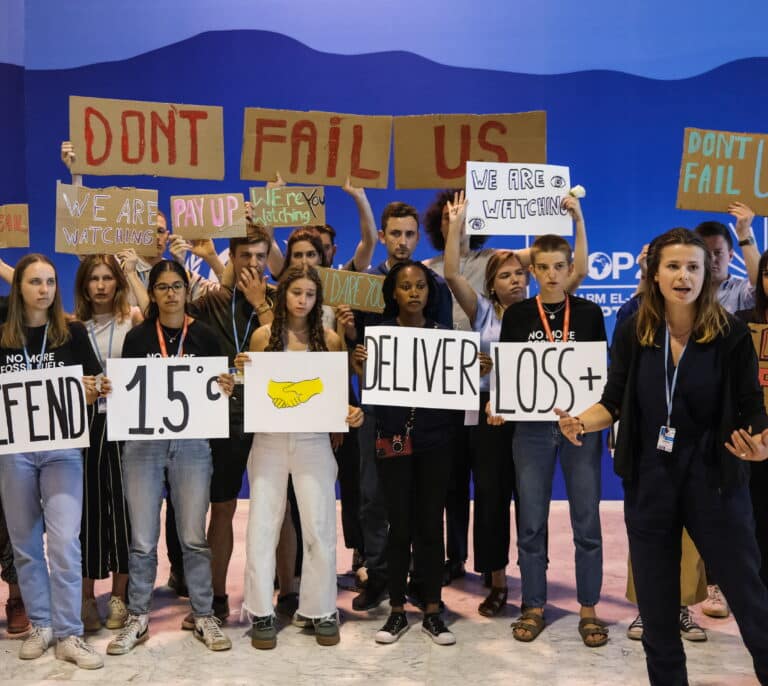 La Cumbre del Clima acuerda 'in extremis' un fondo para los países más vulnerables al calentamiento