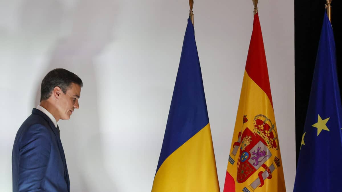 El presidente del Gobierno, Pedro Sánchez , al inicio de la rueda de prensa conjunta con su homólogo rumano Nicolae Ciuca