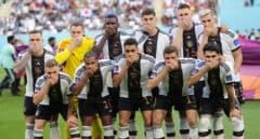 Los futbolistas de Alemania se tapan la boca por la prohibición de la FIFA de llevar el brazalete LGTBI