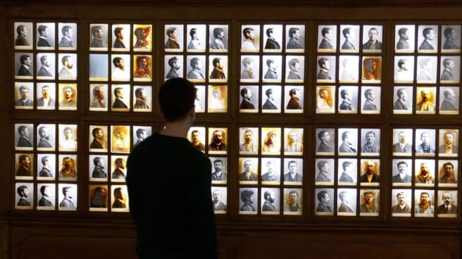 El Reina Sofía revisa el origen de la foto documental en una exposición única