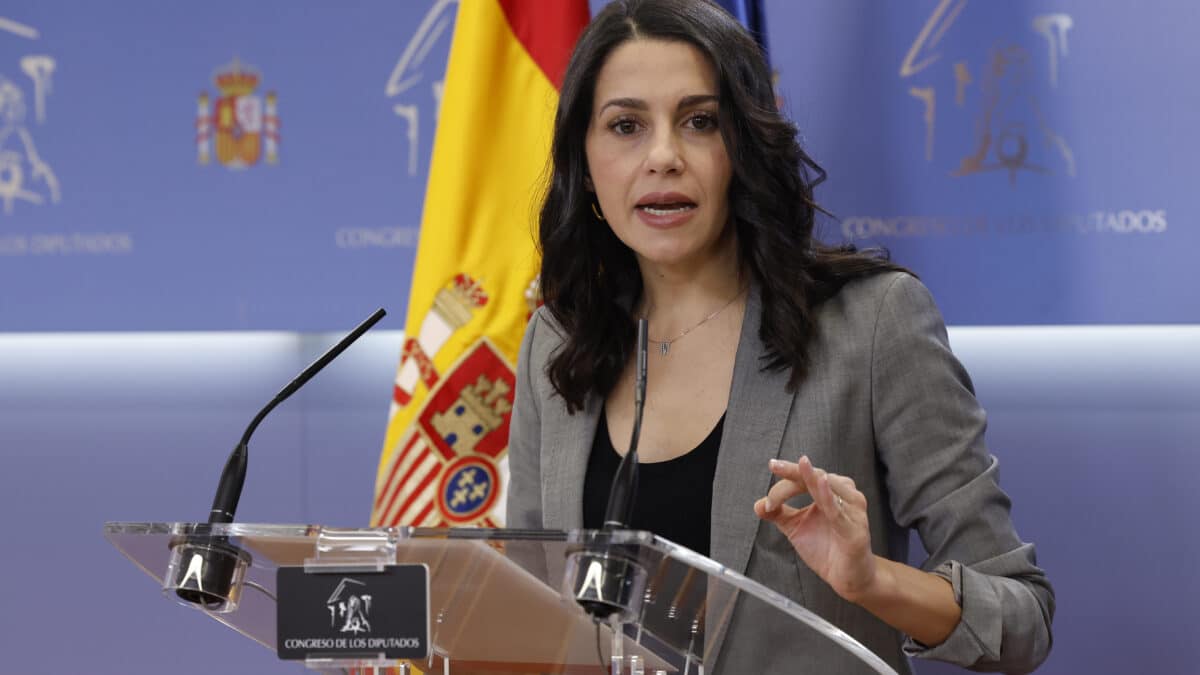 La líder de Ciudadanos, Inés Arrimadas, hace declaraciones este viernes.