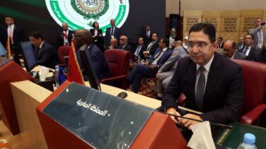 Mohamed VI invita al presidente argelino a "dialogar" en Marruecos tras su ausencia en la cumbre de la Liga Árabe