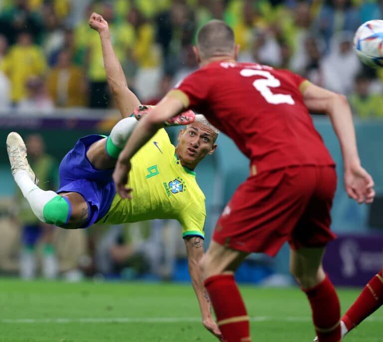 Brasil triunfa con un gran Vinicius y un golazo impresionante de Richarlison